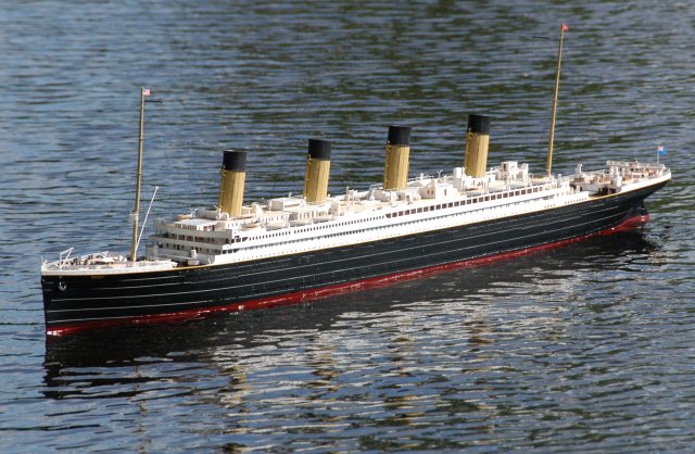 22. Titanic I skala 1:150, 176 cm, 17 kg